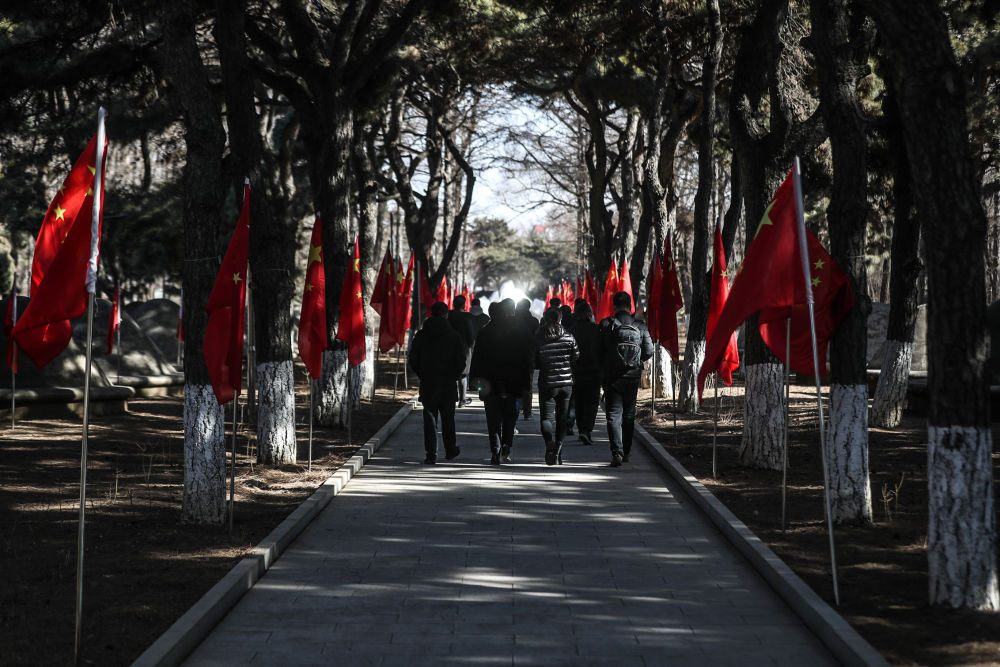 跨越时空的重逢，73岁老人沈阳迎烈士父亲回国