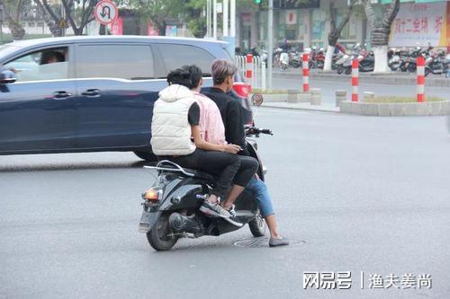 湖北男子街头暴力对待共享电瓶车，引发社会深思