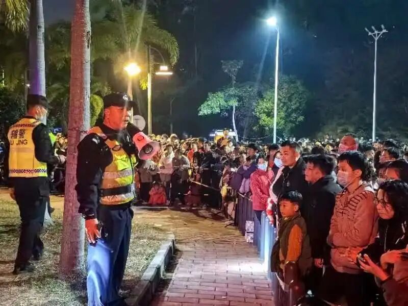 桦加沙狂袭阳江，湖面翻腾，树木狂舞，广东自媒体达人带你直击现场