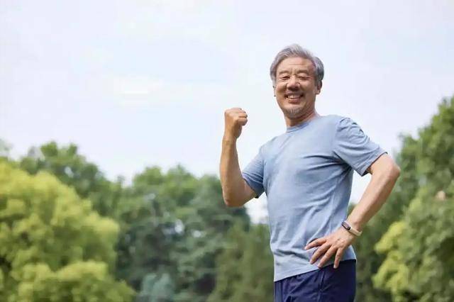 70岁大爷辟谷7天险丧命，健康养生需科学，盲目跟风不可取